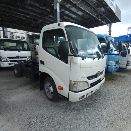 Hino XZU645 chasis and cab